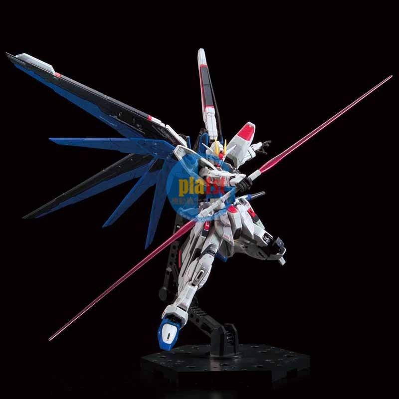 Brand New BANDAI RG 1/144 GUNDAM BASE ZGMF-X10A FREEDOM GUNDAM Ver. GCP