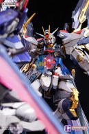 Brand New BANDAI BNFDX Strike Freedom Gundam VS Destiny Gundam Statue