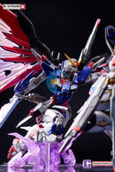 Brand New BANDAI BNFDX Strike Freedom Gundam VS Destiny Gundam Statue